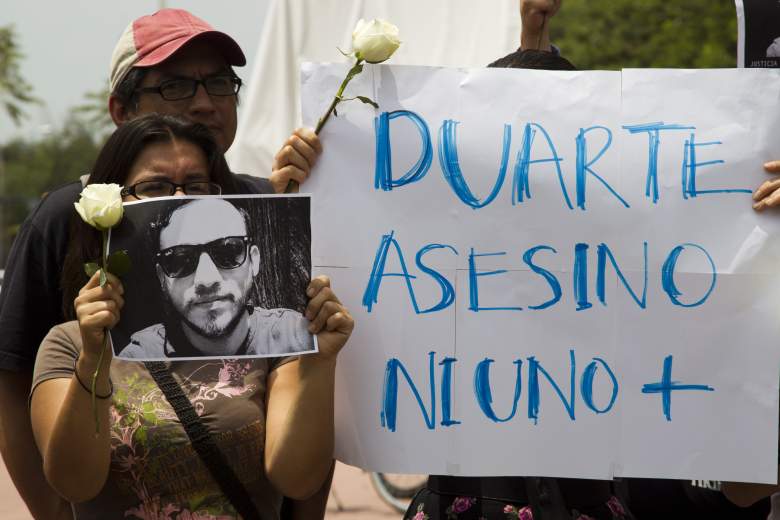 Manifestantes piden la renuncia y el juicio del gobernador de Veracruz, Javier Duarte, porque supuestamente el está detrás del asesinato de Rubén Espinosa. (Foto: HECTOR GUERRERO/AFP/Getty Images)