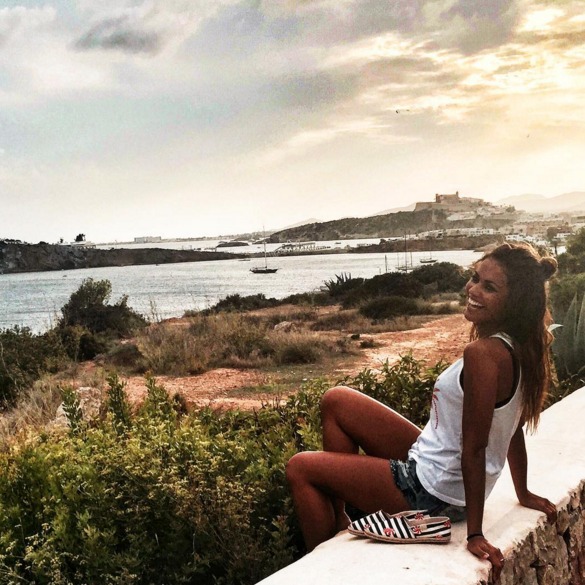 Formula 1 Noticias:. Fernando Alonso y Lara Álvarez, Fernando Alonso y Lara Álvarez fotos, la novia de Fernando Alonso, Lara Álvarez sexy, Lara Álvarez Biquini, Lara Álvarez caliente