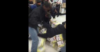 Peleas de Black Friday: Los Videos que Tienes que Ver