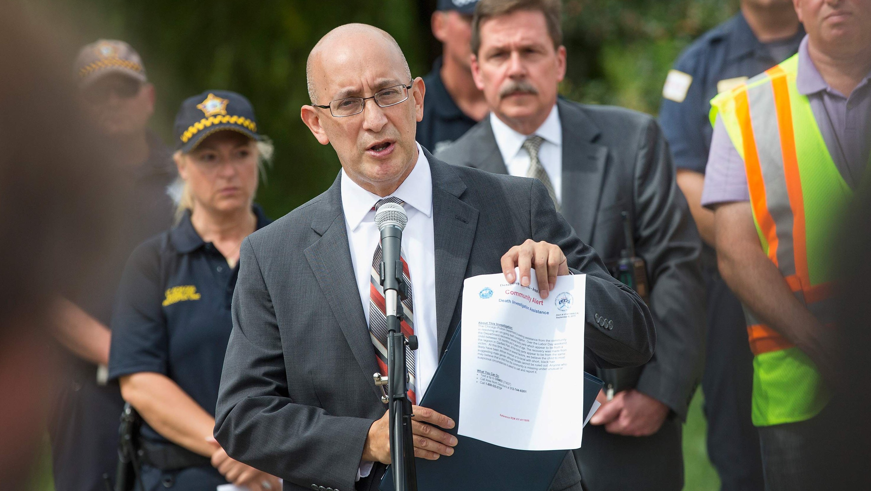 Superintendente Deputy John Escalante hablando en una conferencia de prensa en septiembre. (getty)