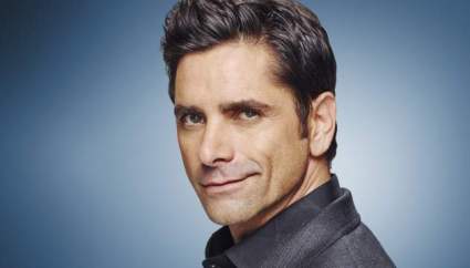 John Stamos Posa Desnudo Para la Revista PAPER