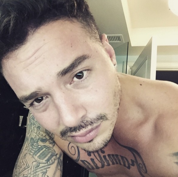 J Balvin Noticias, J Balvin sexy fotos, J Balvin fotos, J Balvin sin shirt, J Balvin no shirt, J Balvin tatuajes, J Balvin tattoos