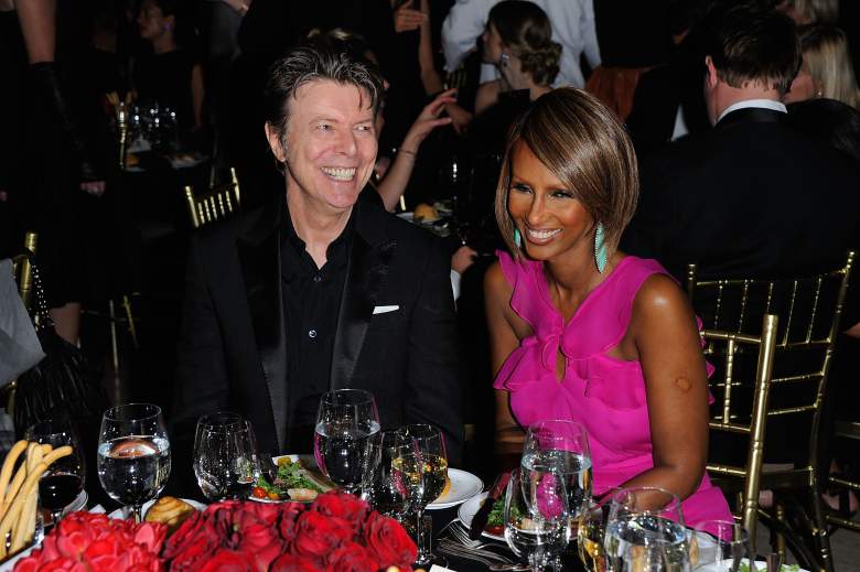 M&uacute;sico David Bowie y la supermodelo Iman asisten al DKMS 'quinta gala anual en 2011. Bowie acaba de morir de c&aacute;ncer. (Getty)