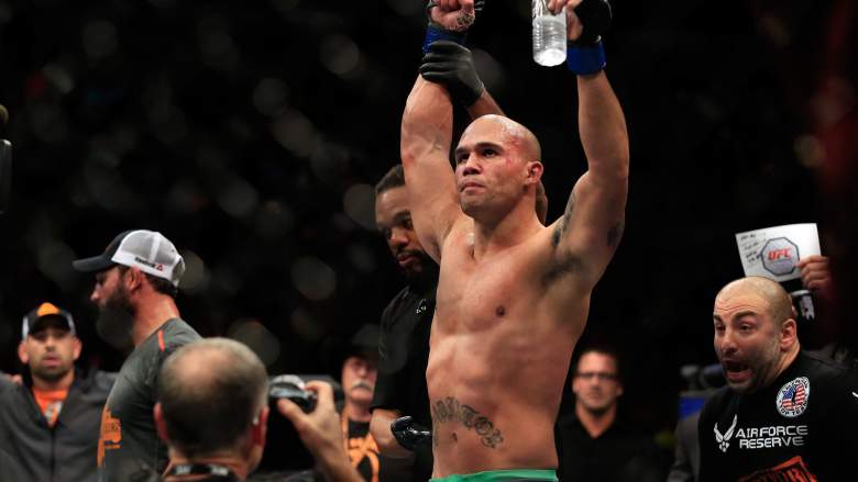 Robbie Lawler defiende su título de peso welter contra Carlos Condit en UFC 195. (Getty)