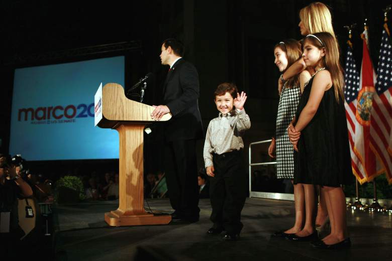 Anthony Rubio y su padre, Marco Rubio dando un discurso. (Getty)