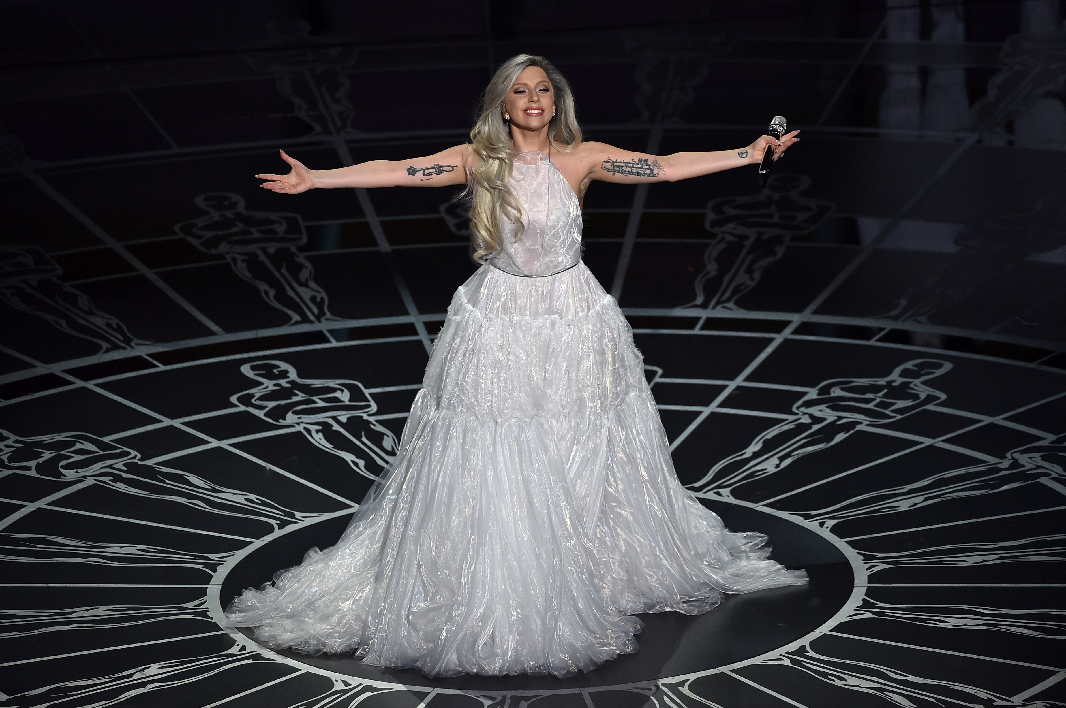 Lady Gaga tendr&aacute; el honor de cantar el himno nacional antes del Super Bowl de 2016. (Getty)