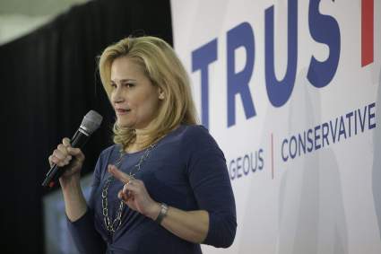 Heidi Cruz, Esposa de Ted y ‘Arma Secreta,’ Campañas en Iowa