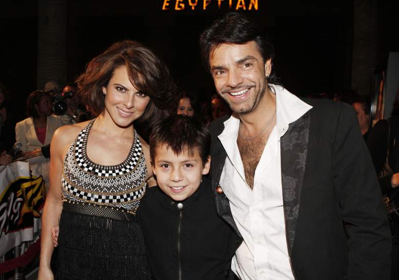Kate Del Castillo (izq. a der.), Adrian Alonso y Eugenio Derbez en la premier de la cinta "Under The Same Moon", en el 2008. (Getty)