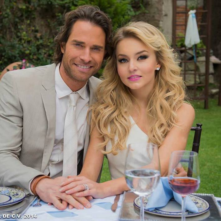 Sebastian Rulli y Angelique Boyer confirmaron su noviazgo a finales del 2014. (Facebook)