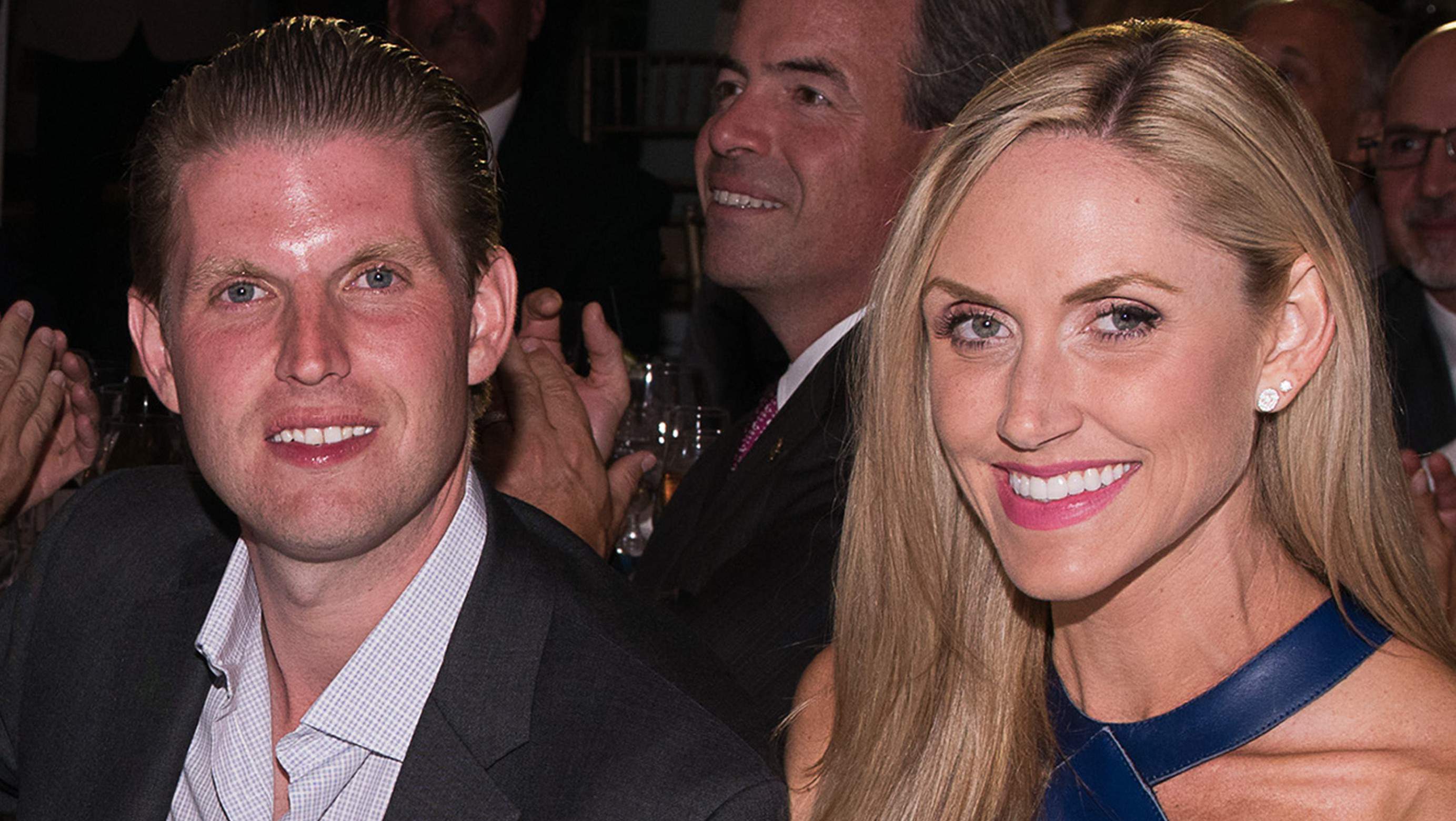 Eric Trump y su esposa, Lara Yunaska Trump (Getty)