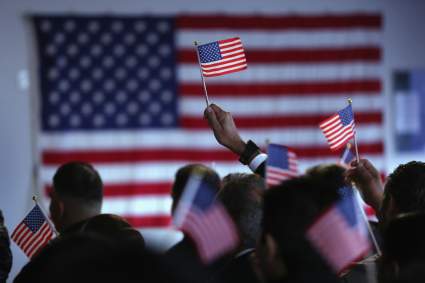 ¿Cuánto Cuesta Hacerse un Ciudadano Americano?