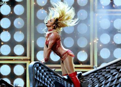 VER: Britney Spears Abre los Billboard Music Awards 2016 [Video]