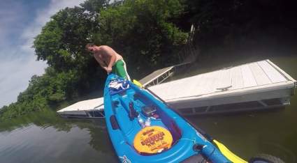 VÍDEO: Hombre con Kayak se Cae en el Agua