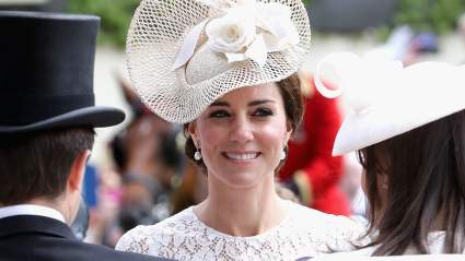 GALERÍA: Kate Middleton Brilla en Vestido Blanco en el Royal Ascot, Las Fotos que Tienes que Ver