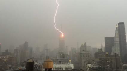 VIDEO: Rayo Cae en Empire State Building