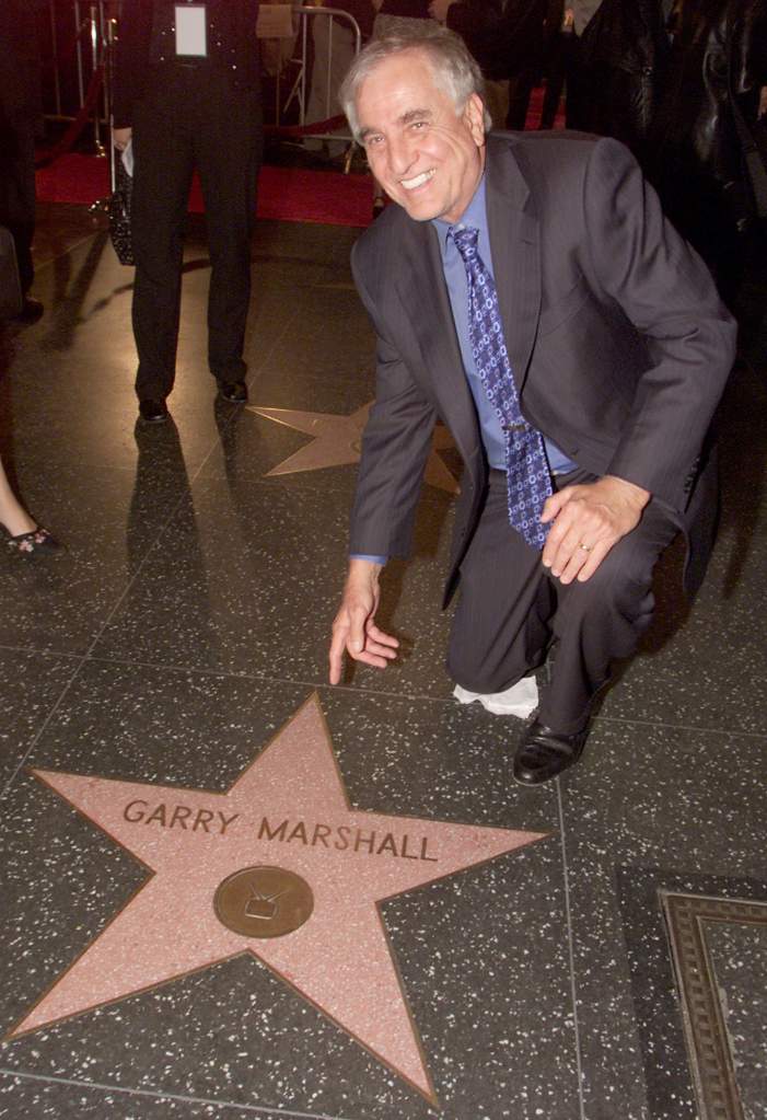 Garry Marshall  devela su estrella en el Paseo de la Fama. (Getty)