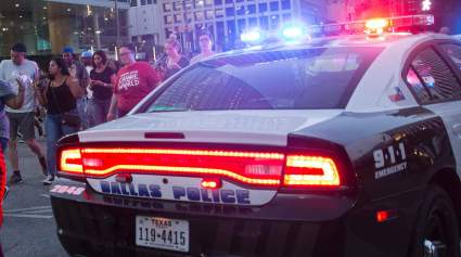 VER: Policías Asesinados y Heridos en un Tiroteo Durante Protesta en Dallas [Vídeo]