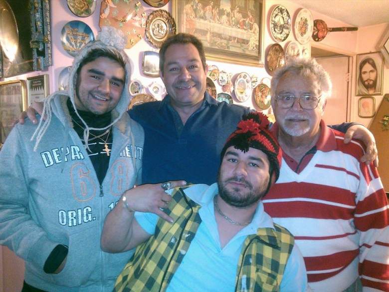 Polo Ort&iacute;n junto a su hijo Jorge y sus nietos. (Facebook)