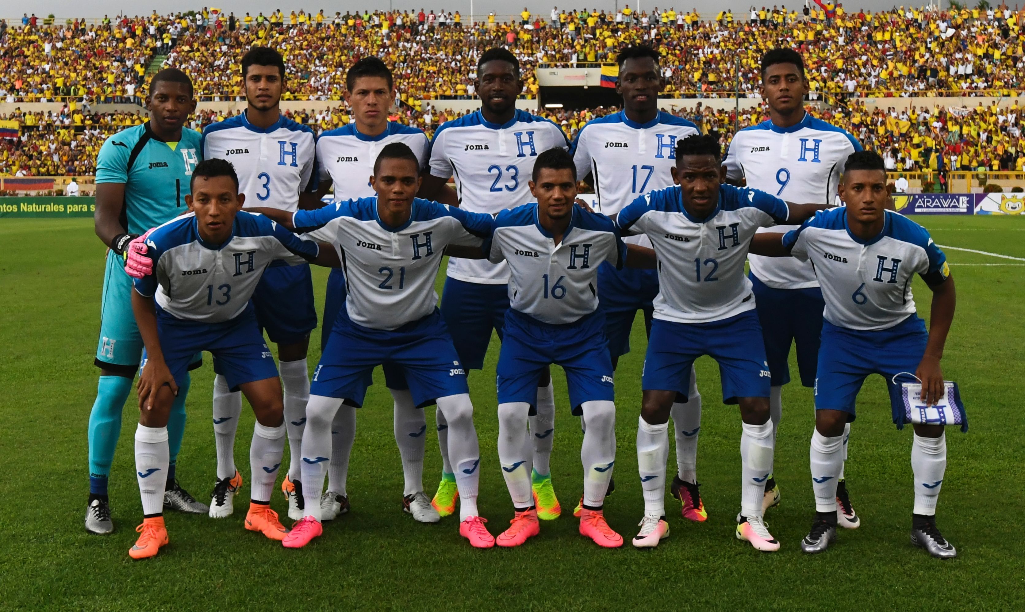 Honduras' olympic team poses before a friendly fooball match against Colombia ahead of the 2016 Rio Olympic Games at the Jaime Moron stadium in Cartagena de Indias, Colombia on July 24, 2016. / AFP / Luis Acosta (Photo credit should read LUIS ACOSTA/AFP/Getty Images)