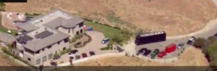 VER: Policías Afuera de la Casa de Chris Brown – Live Stream en Vivo