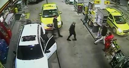 Vídeo del ‘Robo’ que Sufrió Ryan Lochte en Gasolinera en Río
