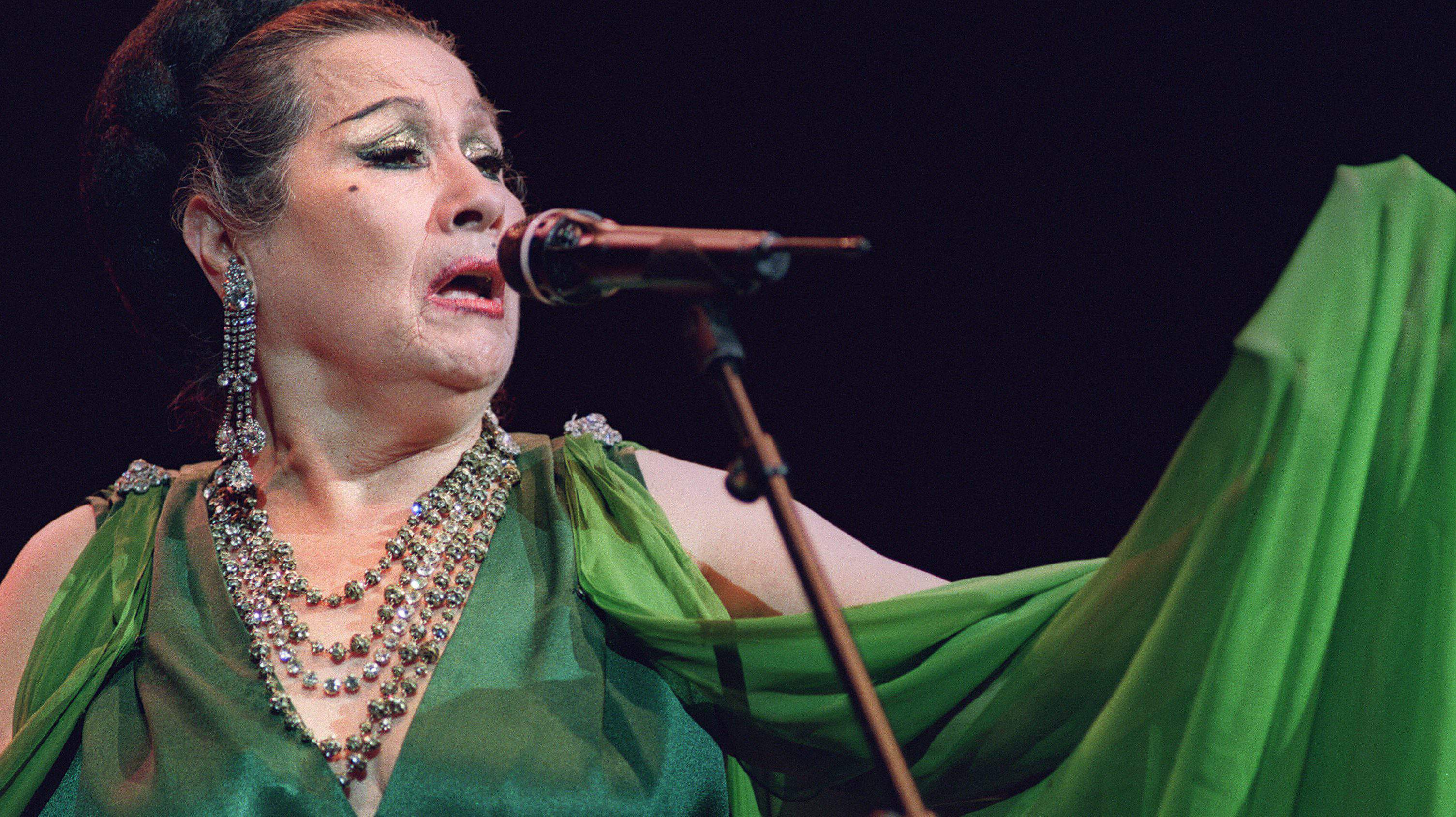 Yma Sumac durante la 16&ordf; edici&oacute;n de la Fiesta de la Primavera Musical, el 1 de mayo de 1992 en Bourges, Francia central. (Getty) 