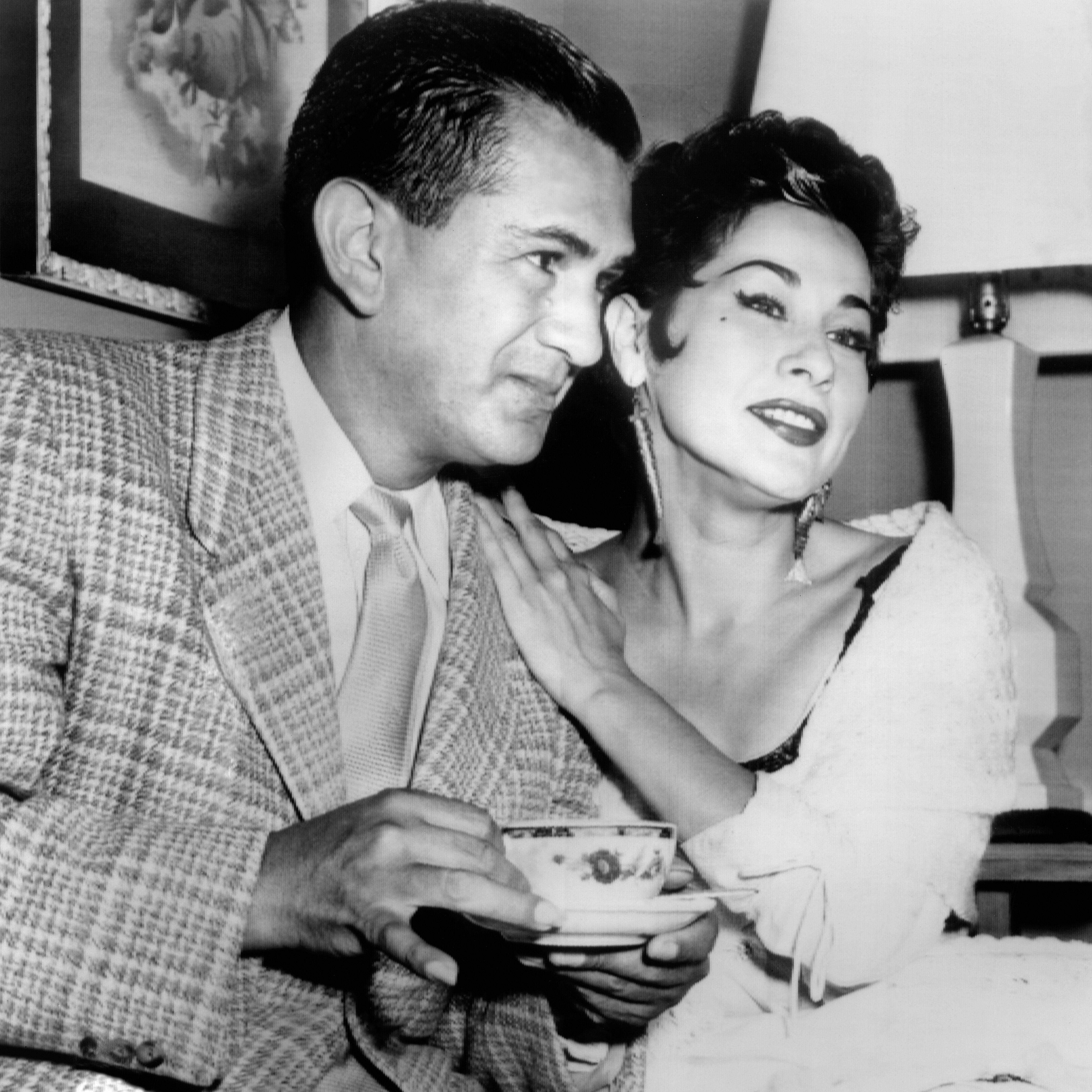 Yma Sumac con su marido Mois&eacute;s Vivanco en Los &Aacute;ngeles. (Getty)
