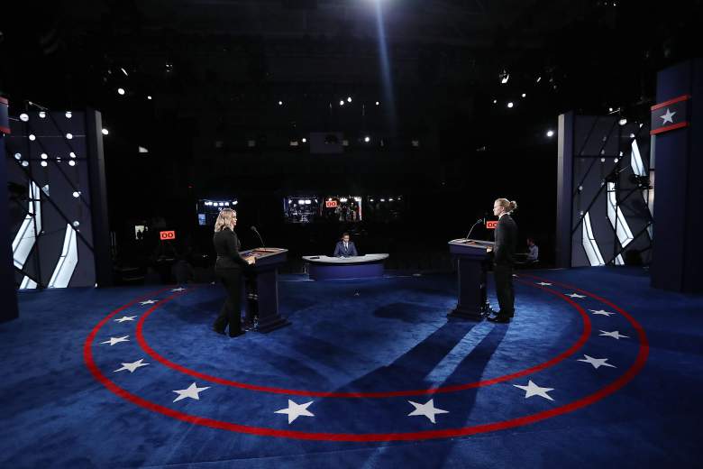 Los estudiantes actúan como sustitutos de Hillary Clinton y Donald Trump en un ensayo para el primer debate presidencial en la Universidad de Hofstra. (Getty)