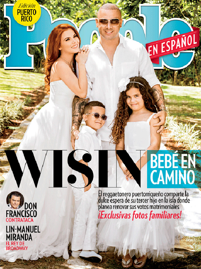 Wisin posó con su familia para la portada de Puerto Rico de la revista 'People en Español' anunciando la llegada de su tercer hijo. (Facebook/People en Español)