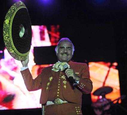 VER: Corrido de Vicente Fernández a Hillary Clinton