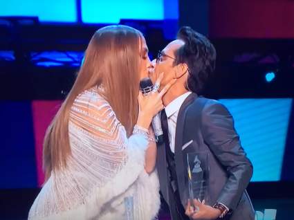 Marc Anthony y Jennifer López se besan en el Latin Grammy 2016 [VIDEO + FOTO]
