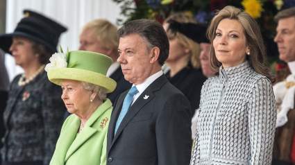 Presidente Santos y la Reina Isabel II en el Palacio de Buckingham: Las Fotos que Tienes que Ver