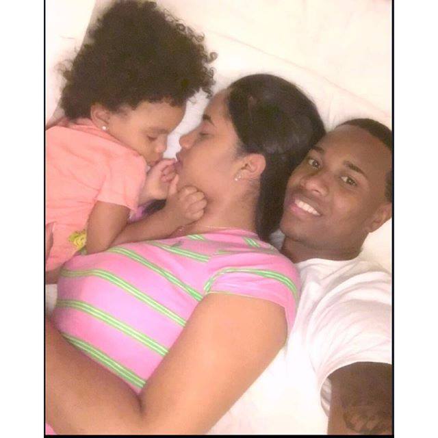 Yordano junto a su familia en enero de 2016. (Facebook)