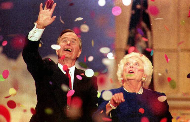 El presidente Bush y la primera dama Barbara Bush en la Convenci&oacute;n Nacional Republicana 1992. (Getty)