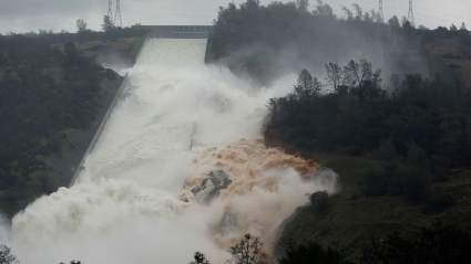 VER: La Presa de Oroville Falla [Vídeo en Vivo/Livestream]