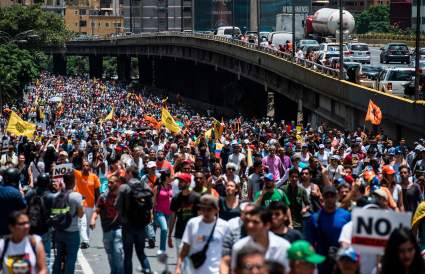 Miles se Manifiestan en Venezuela Contra Nicolás Maduro: 5 Datos de Esta Crisis que Debes Conocer