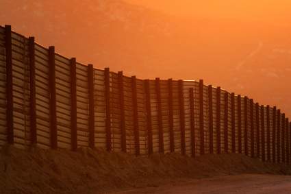 Muro Fronterizo de Donald Trump: Se Presentan los Primeros Diseños