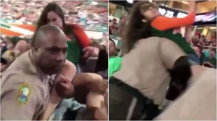 VER: Policía golpea a mujer borracha en un partido de fútbol de la Universidad de Miami