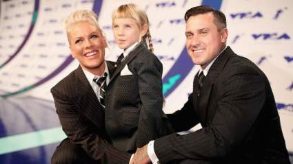 Pink su esposo Carey Hart y sus dos hijos:  Lo que tienes que saber