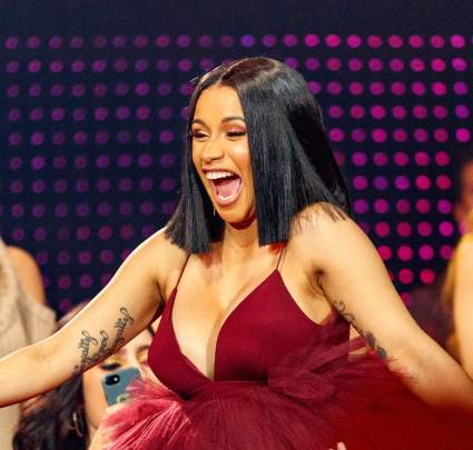 Fotos: Cardi B revela embarazo en ‘Saturday Night Live’
