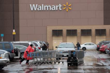 Nuevas reglas en Walmart: Empleados deben usar máscaras faciales