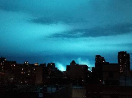 Memes de invasión de extraterrestres en Nueva York y Luces Azules