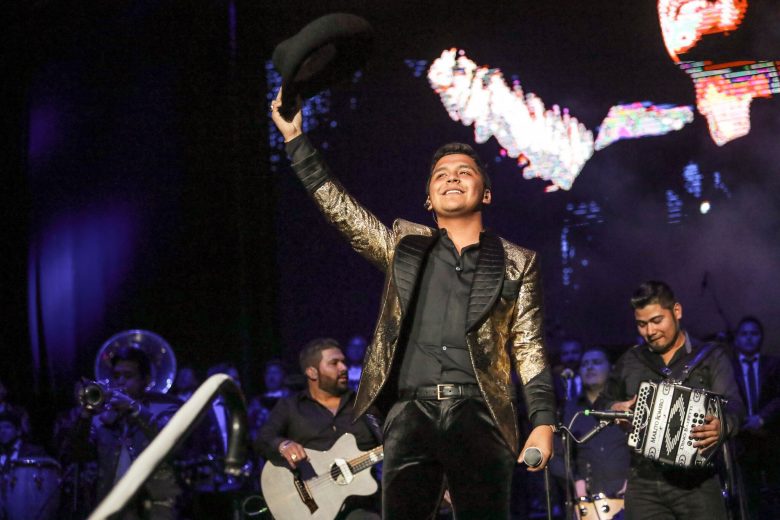 Pepe Aguilar y su familia : Las fotos que tienes que ver, Aguilar y su familia Show de Jaripeo Sin Fronteras, Cristián Nodal, hijos, hijas, esposa