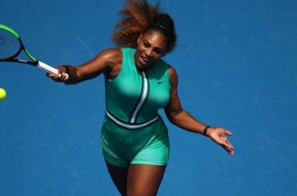 VER: Hija de Serena Williams, Olympia, muestra su adorable swing
