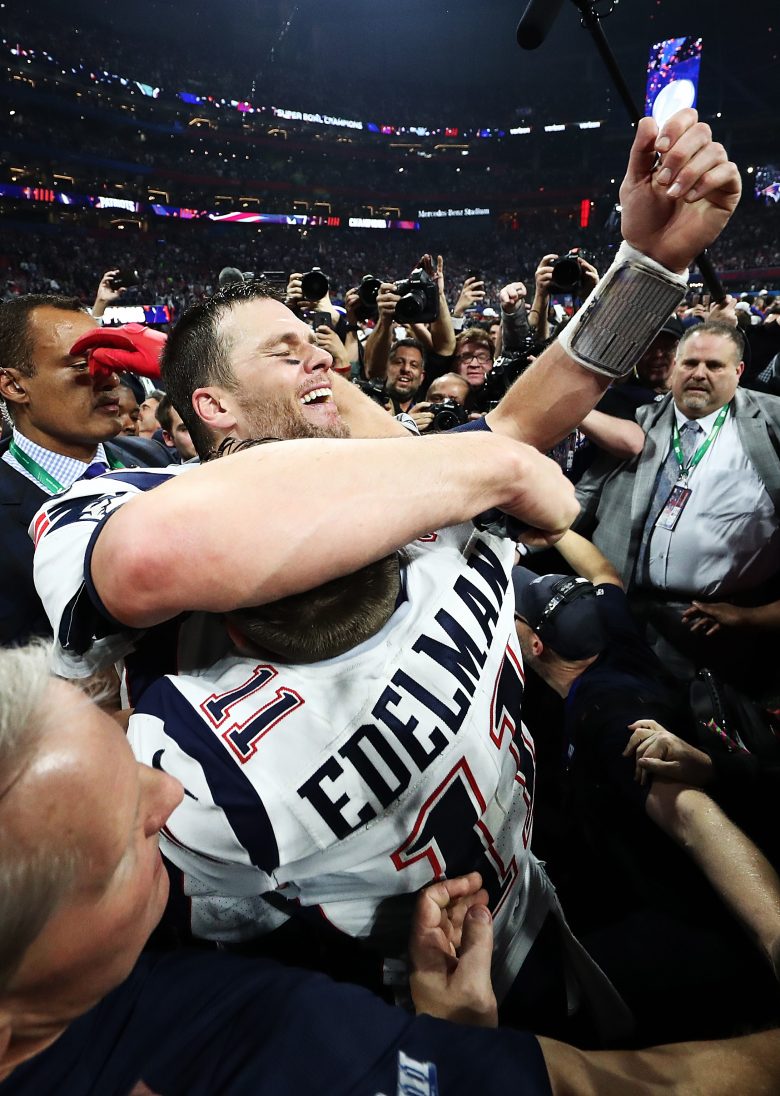 [VER] Tom Brady desata el cañón a Randy Moss en el Campamento de Patriots