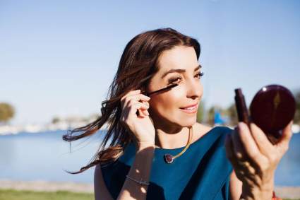 ¿Cómo refrescar productos de maquillaje reseco? Pregúntale a Kika Rocha