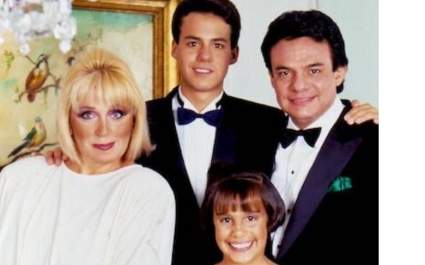 VER: Anel Noreña llora por cremación de José José