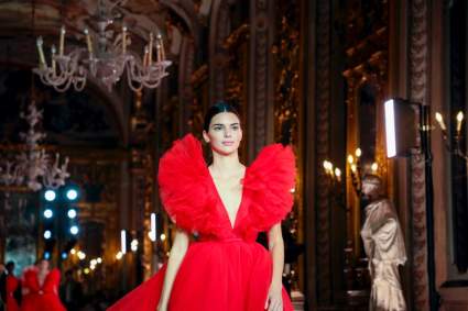 Quieres vestir de tul rojo como Kendall Jenner y BeckyG?