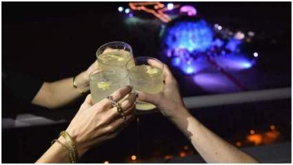 ¿Cuáles tiendas de licores están abiertas en Acción de Gracias 2019?