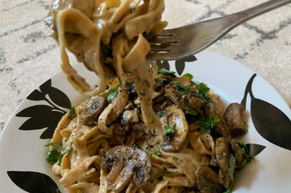 La cena perfecta: Fetuchini de Garbanzo en Crema de Cajú con Champiñones